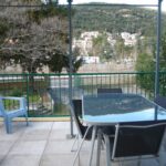 terrasse et vu sur les oliviers