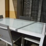 terrasse avec une grande table
