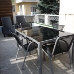 Terrasse ensoleillée parfaite pour les repas d’été